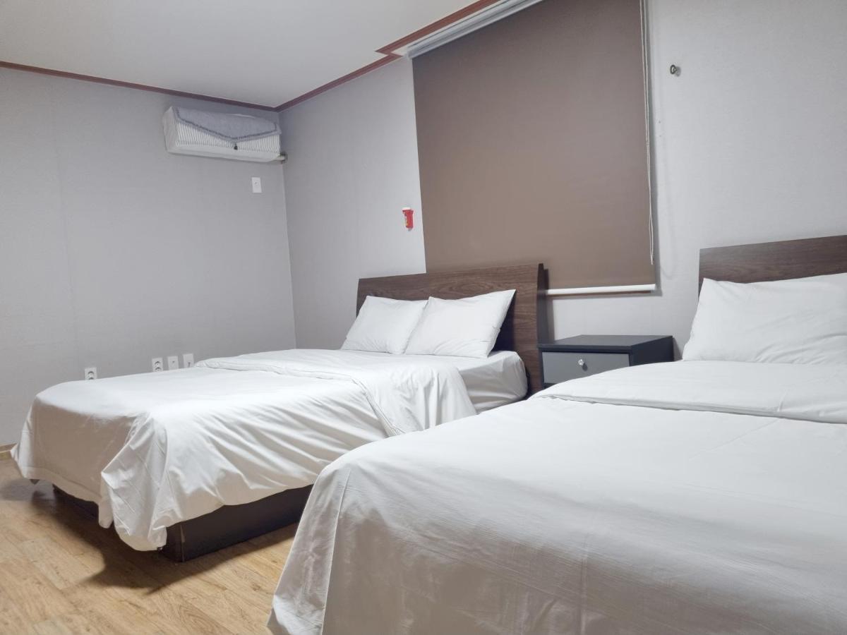 Charlie Hotel Чечжу Екстер'єр фото
