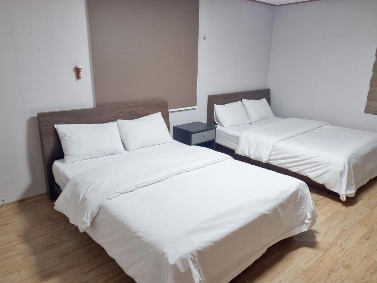 Charlie Hotel Чечжу Екстер'єр фото